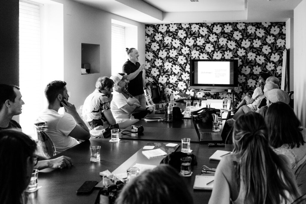 Colección de biografías de grandes maestros de la fotografía y autores contemporáneos en Jardín Remoto.