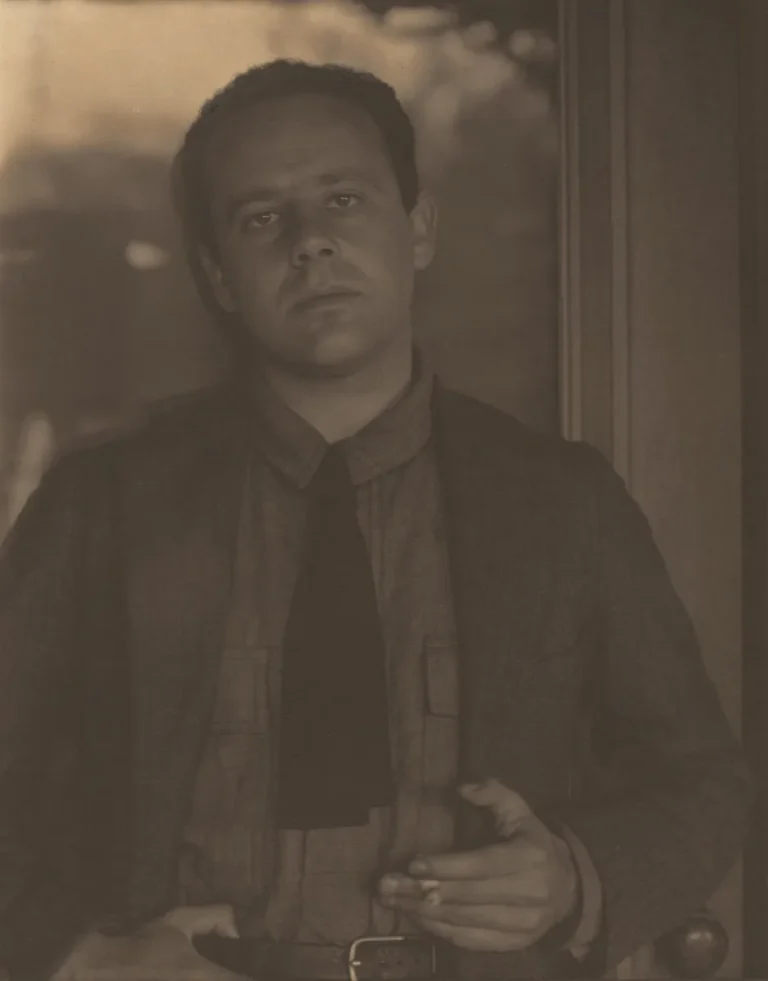 Paul Strand Paul Strand (1890 – 1976) fue el precursor de la denominada ‘Fotografía directa’, un movimiento que rechazaba la noción de que la fotografía debía imitar a las bellas artes y buscaba su propio leguaje con fotografías de alto nivel de detalle, sin apenas intervención del fotógrafo.