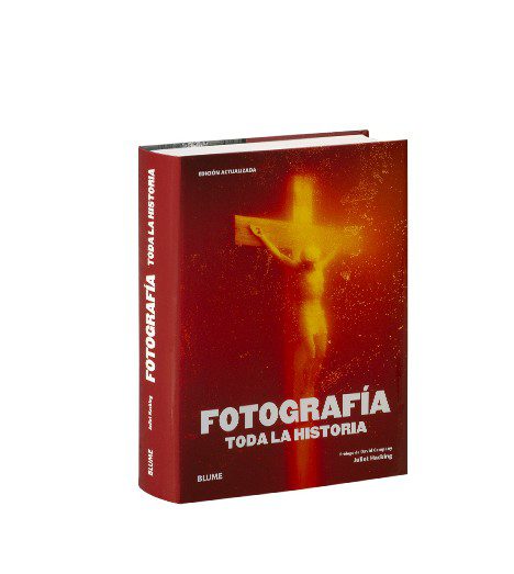 Páginas interiores del libro Fotografía Toda la historia mostrando el análisis detallado de obras maestras
