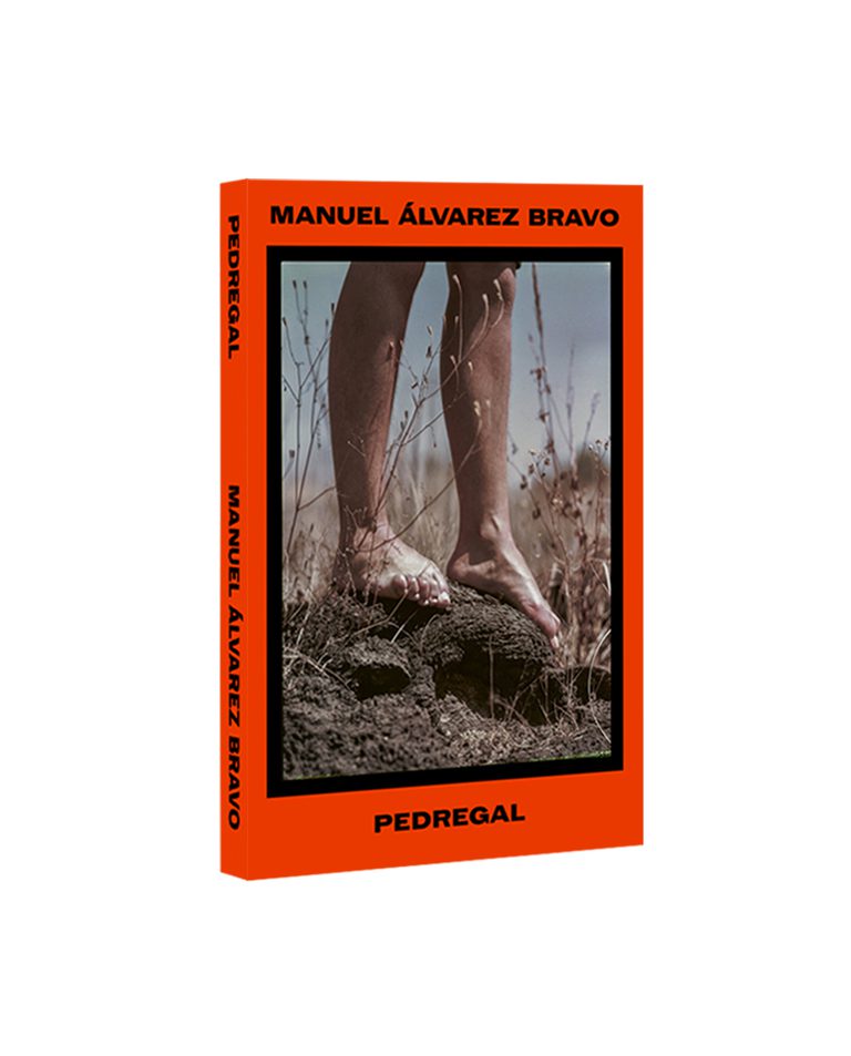 Portada del libro Pedregal de Manuel Álvarez Bravo, con fotografías inéditas, coeditado por Editorial RM