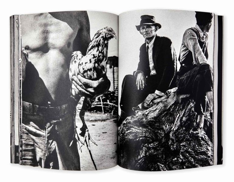 Páginas interiores del libro Omen mostrando recortes y detalles de las fotografías clásicas de la FSA