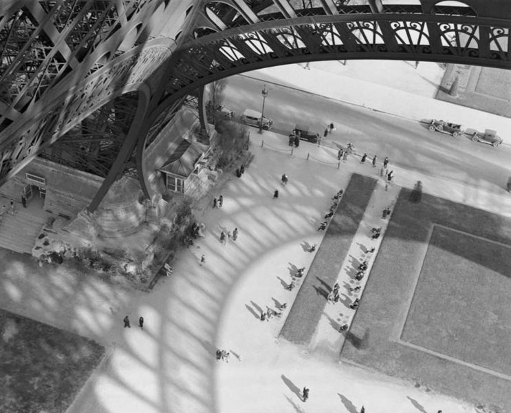 L’ombre de la Tour Eiffel [La sombra de la Torre Eiffel], París, 1929