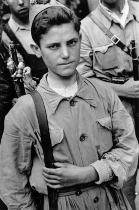 niño-soldado-robert-capa
