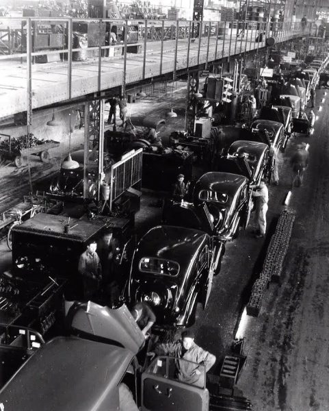 Robert Doisneau Renault-10