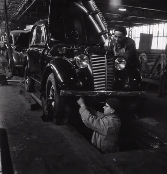 Robert Doisneau Renault-11