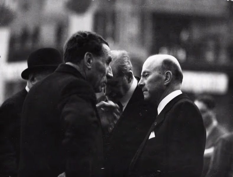 Robert Doisneau Renault-7