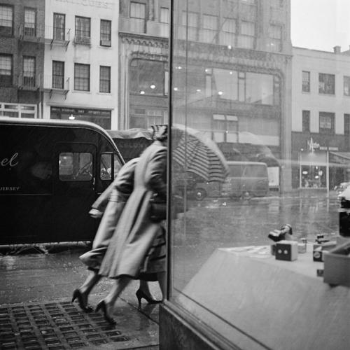 vivian-maier-muejeres-lluvia-nueva-york-1953