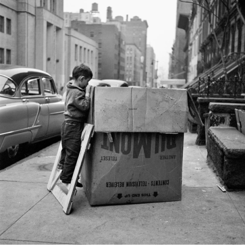 vivian-maier-nueva-york-niño-caja